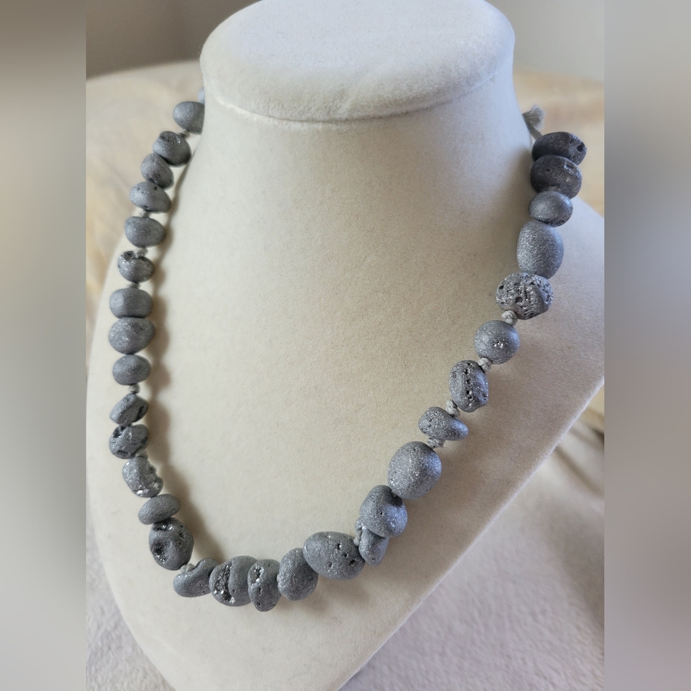 VTG Gray Geode Lava Rock Druzy Agate Raw Bead Hand Knotted Necklace - Picture 9 of 9
